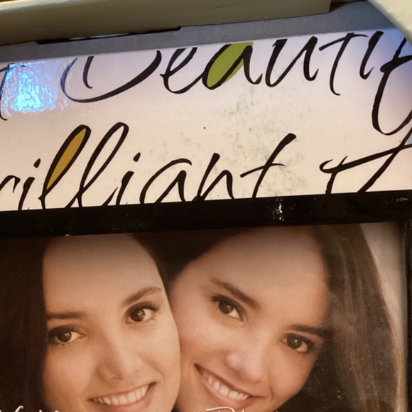 NEW Kohls Sisters picture Frame - Picture 4 of 5